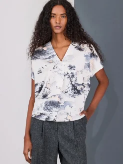 - Blouse met V-hals en korte mouwen*Next Sale