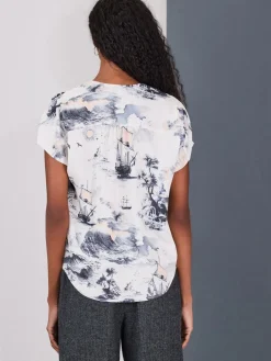 - Blouse met V-hals en korte mouwen*Next Sale