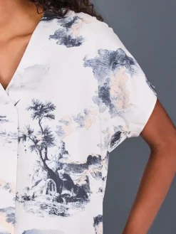 - Blouse met V-hals en korte mouwen*Next Sale