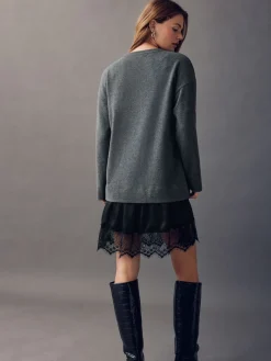 - 2-In-1 Zacht aanvoelende trui met kanten rok*Next Clearance