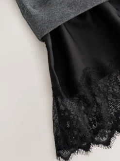 - 2-In-1 Zacht aanvoelende trui met kanten rok*Next Clearance