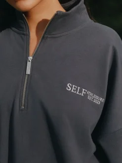 - Sweatshirt met korte rits*self. Hot