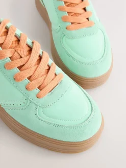 - Chunky sneakers met veters en plateauzool*Next Hot