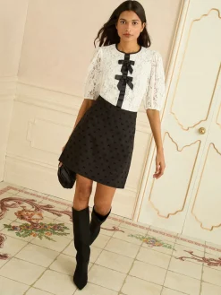 - Mini Skirt*Love & Roses