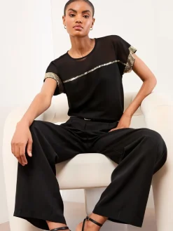 - T-shirt met ronde hals*Lipsy Hot