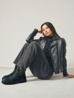 - Forever Comfort® Round Toe Chelsea Boots*Next Online