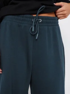 - - Joggingbroek met wijde pijpen*M&Co Hot