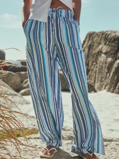 - Broek met wijde pijpen en elastische taille*Next