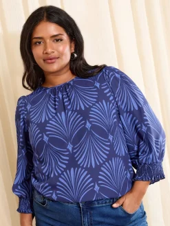 - - Blouse met gerimpelde manchetten en 3/4 mouwen*Friends Like These Best