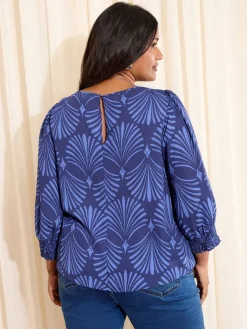 - - Blouse met gerimpelde manchetten en 3/4 mouwen*Friends Like These Best