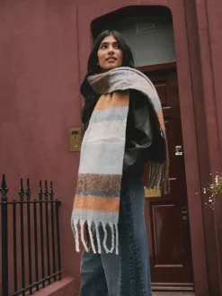 - Zware sjaal van geborstelde stof*Next Online