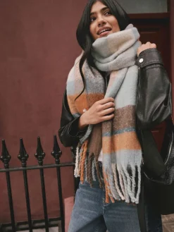 - Zware sjaal van geborstelde stof*Next Online