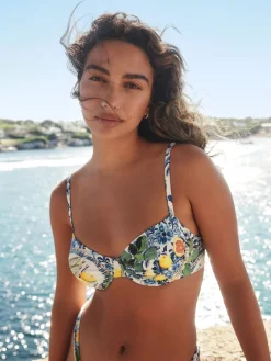 - Beugelbikinitop zonder vulling*Next Clearance