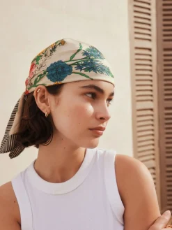 Bloemenmotief - Vierkante satijnen sjaal*Next Hot