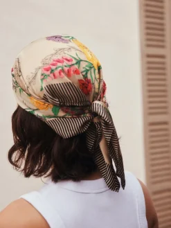 Bloemenmotief - Vierkante satijnen sjaal*Next Hot