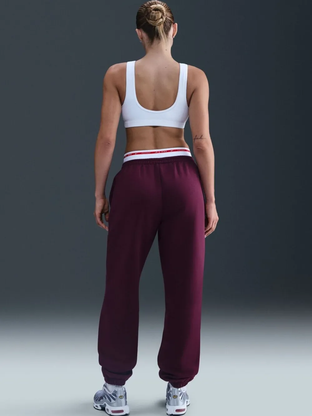 - oversized Phoenix fleece joggingbroek met hoge taille en grafisch logo*Nike Online