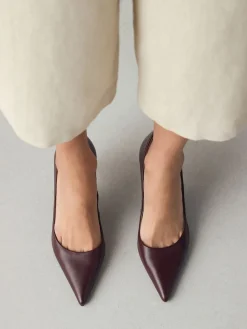 - Leren mid-court pumps*Next