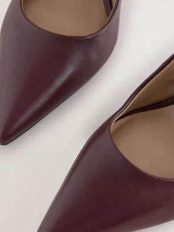 - Leren mid-court pumps*Next