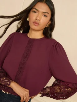 - blouse met lange mouwen en kanten manchetten*Love & Roses