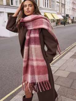 Bordeauxrood geruit - Cosy geborstelde sjaal*Lipsy