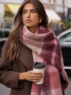 Bordeauxrood geruit - Cosy geborstelde sjaal*Lipsy