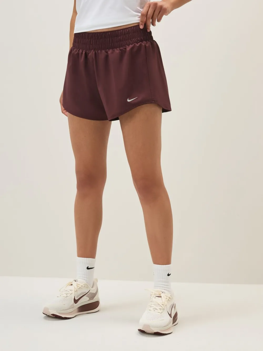 Bourgondië crush - One Dri-FIT 3 inch short met halfhoge taille en geïntegreerde slip*Nike Sale