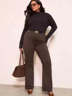 - - Vormgevende uitlopende stretchbroek*Friends Like These New