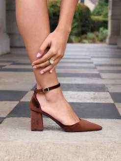 - Glam Classic Pointed Court Heels*Linzi