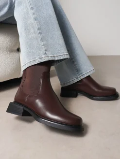 - Dorres Chelsea Ankle Boots*Simmi London Clearance