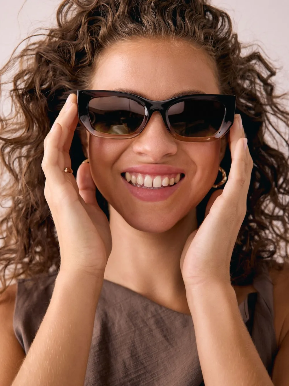 - Vierkante zonnebril*Next