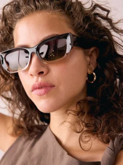 - Vierkante zonnebril*Next