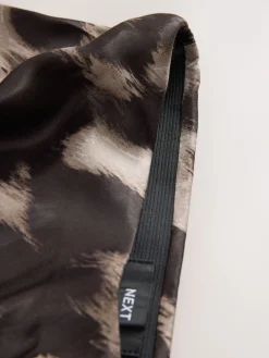 - Satijnen midirok*Next Hot