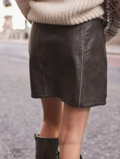 - Minirok van imitatieleer*Next Sale