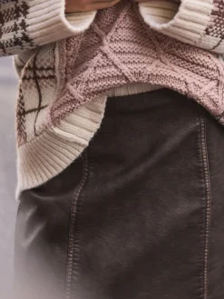 - Minirok van imitatieleer*Next Sale