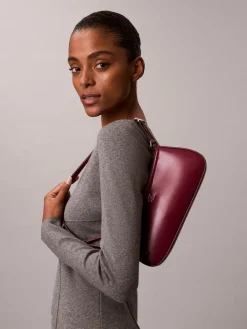 Monogram Logo Hardware Shoulder Bag*Calvin Klein Outlet