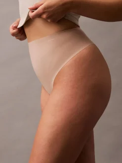 Sculpted Shapewear Thong - Stay Put Mesh*Calvin Klein Clearance