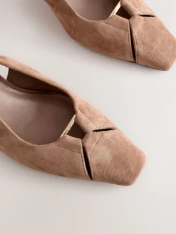 - Leren slingbackhakken met uitsnijdingen en hardwaredetails*Next Sale