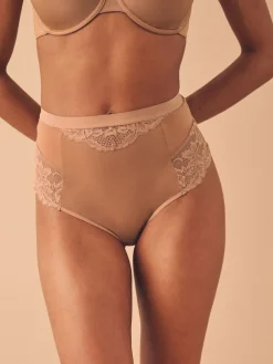 - 2 Strings met licht buikcorrigerende hoge taille*Next Outlet