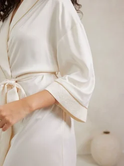 Satijnen kamerjas met kanten afwerking*Chelsea Peers Clearance