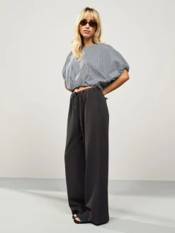 - Broek met koordje aan voorkant en wijde pijpen*Next Discount