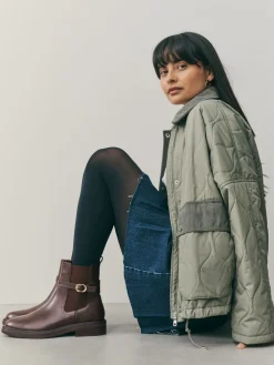 - Chelsea Boots met gesp*Next