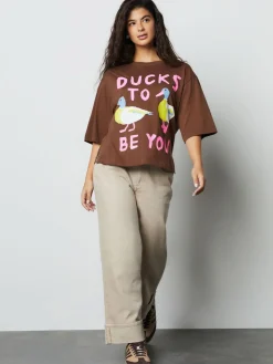 Chocoladebruin - Duck Graphic Short Sleeve Crew Neck T-Shirt*Next Sale