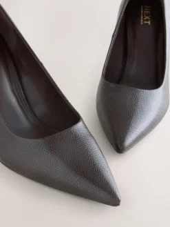 - Forever Comfort® Point Toe Court Heels*Next New