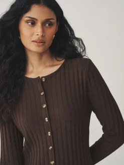 - Geribbelde midi-jurk met knoopsluiting en lange mouwen*Next Online