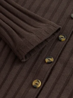 - Geribbelde midi-jurk met knoopsluiting en lange mouwen*Next Online