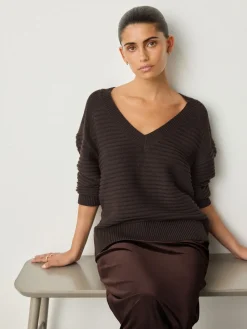 - Ribgebreide trui met V-hals*Next Hot