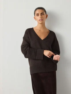 - Ribgebreide trui met V-hals*Next Hot