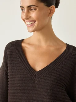 - Ribgebreide trui met V-hals*Next Hot