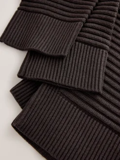 - Ribgebreide trui met V-hals*Next Hot