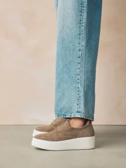 Chocoladebruin - Signature leren sneakers met dikke plateauzolen en sleehak*Next Hot